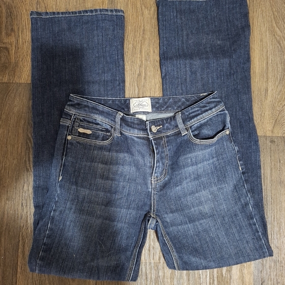 White House Black Market Blanc Open Your Heart Jeans. - Picture 7 of 13